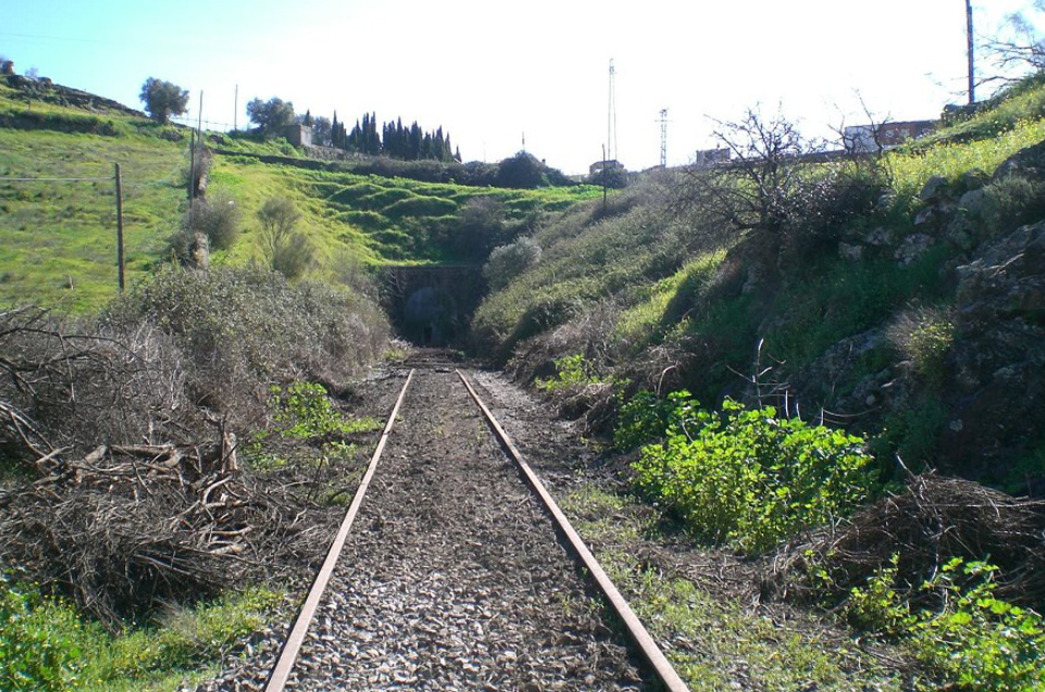 Obras de ampliacin del Camino Natural Va Verde Ruta de La Plata entre Jarilla y  Plasencia (Cceres)