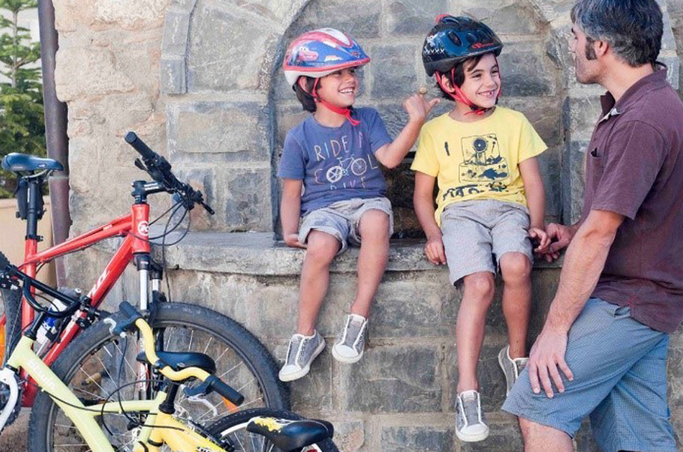 La Fundacin de los Ferrocarriles Espaoles y Bikefriendly colaboran para la promocin del turismo en bici en familia en las vas verdes