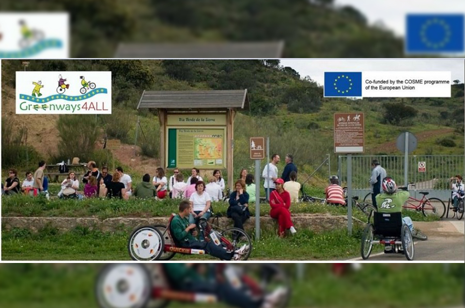 Blogueros, turoperadores y representantes de personas con discapacidad y de los mayores ponen a prueba la accesibilidad de la Vía Verde de la Sierra y la Ecopista do Dao