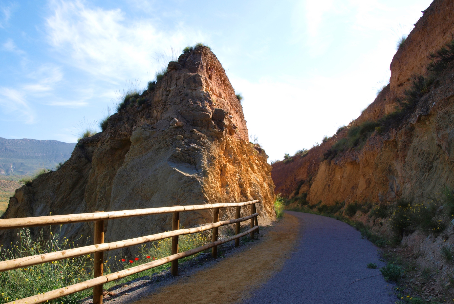 El Camino Natural Vía Verde de Lucainena de las Torres recupera el trazado original el FC gracias al nuevo puente