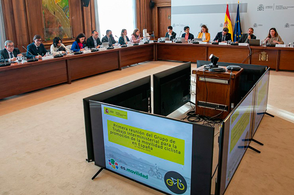 La Fundación, en la constitución del grupo interministerial para promover la movilidad ciclista