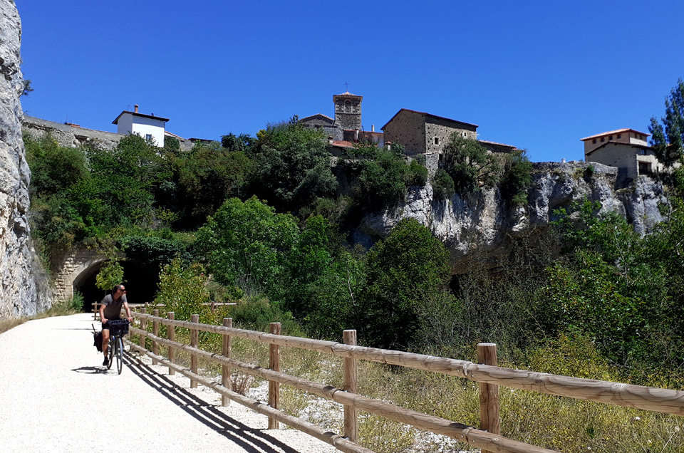El Camino Natural Vía Verde Santander – Mediterráneo se consolida con la apertura del nuevo tramo de Las Merindades (Burgos)